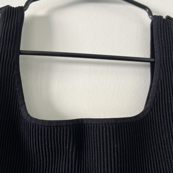 Babaton sculpted-knit tank top black Size M - Picture 4 of 4